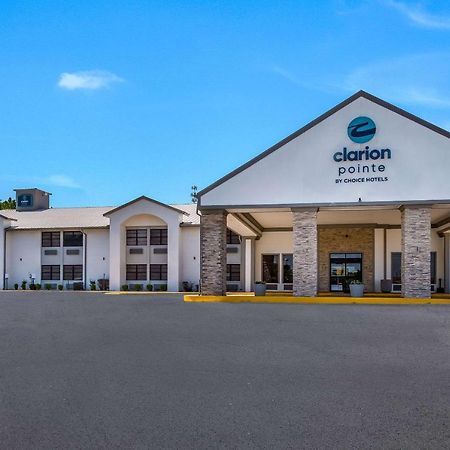 Clarion Pointe Marshall Exterior photo